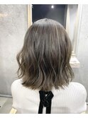 切りっぱなしボブ くすみグレージュ グレイッシュ 透明感 小顔