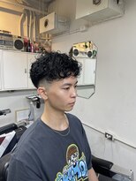 メリケンバーバーショップ フクオカ(MERICAN BARBERSHOP FUK)&nbsp;波巻き束感ショートツーブロックマッシュアップバングコンマヘア