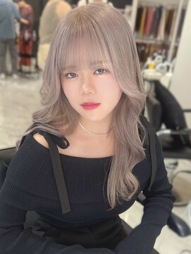 ランテルディ 渋谷(LANTERDIT) ハイトーン　シルバーカラー　顔周りカット　ぱっつん前髪　艶感