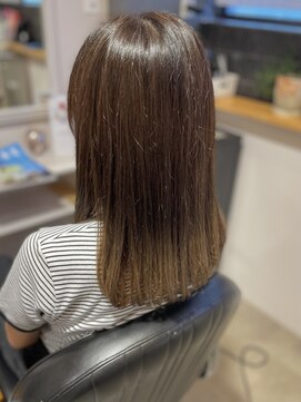 トレパルッキエーレ(tre parrucchiere) ［-tre-］ブラウン×ベージュグラデーション