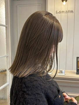 ロマリア(Lomalia) 乾かすだけでキマる髪/馴染むハイトーン外ハネボブグレージュ