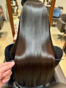 リー 四ツ橋(Lee) うねりの強い髪をさらつやにする美髪整形縮毛矯正