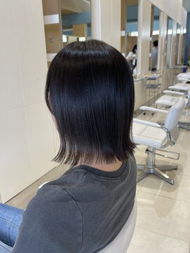 外ハネ切りっぱなしボブ