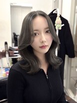 ロムーク 表参道(LOMKH)&nbsp;小顔ロングレイヤーカット顔周り冬グレージュカラー透明感カラー