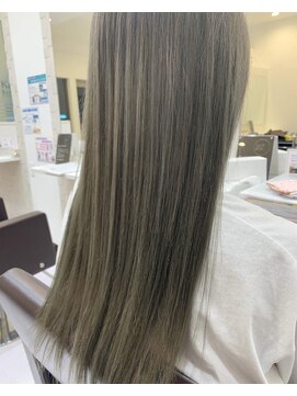 ケーアンドケー(K&K) 柔らかく透けるグレージュ