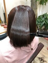 プシュケ(PSYCHE)&nbsp;ブリーチなしカラー20代30代ツヤ髪ぱつっとボブ×黒髪