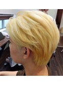 ナチュラルハイトーン＊ハニーベージュ 耳掛けハンサムショート