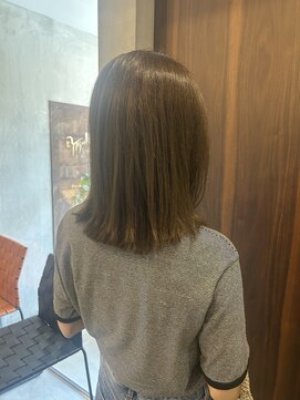 ニマルニーニー バイ ヤスオカ(2022 BY YASUOKA) 30代 レイヤーボブ オリーブベージュ