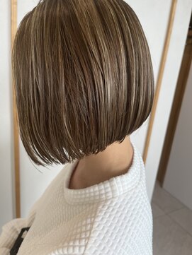 ロコン(Lokon) 前下がりボブ×ハイライト