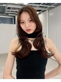 センター分けくびれヘア前髪ロングレイヤー韓国ヘアエモージュ