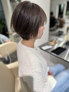 レヴリー(reverie) 白髪ぼかしショートボブアンブレラカラーインナーカラー40代