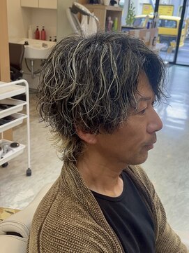 マキシム ナカイ(MAXIM NAKAI) メンズハイライトカラースパイラルパーマウルフカットメンズヘア