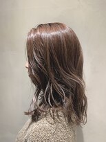 冬服にも合わせやすいパープル×ベージュ【OAK学芸大学】
