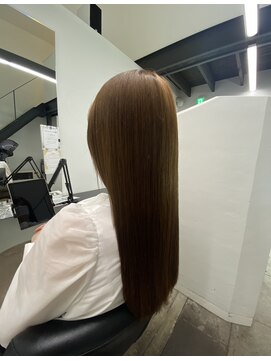 イレス 札幌円山店(IRESU) ミディアムヘア斜めバンググレージュカラーシルキーベージュ