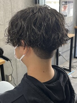 フイ 代々木(Hui) メンズ/アップバング/ツーブロックマッシュ/束感ショート波巻き