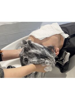 しっかりほぐすマッサージで日々の疲れを癒しながらヘアケア◎頭皮を整えて、さらに美しい髪へと導く◇