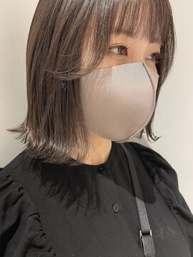 ヌークバイラヴェスト 四日市(neuk by lovest) ミディアム×外ハネ×グレージュ