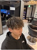 波巻きパーマ ホワイトメッシュ ツイストスパイラル カラー