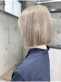 ベージュのボブ