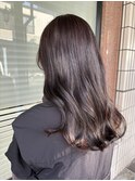 ワンカラーで艶感ブラウン