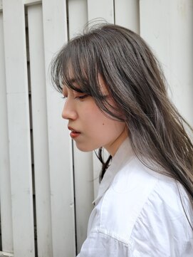 ベベ('BEBE) セミロング アッシュ オリーブ