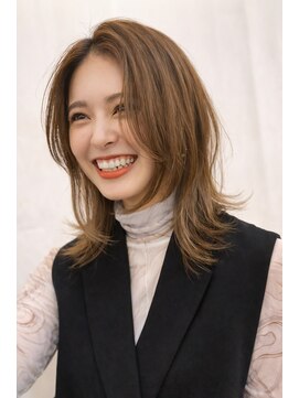 ロロネー 中津(Lolonois) ふわっとミディアムレイヤースタイル☆（石田淳二）