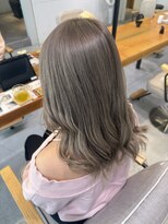 ルイス 宝塚(Luis)&nbsp;宮永アッシュグレージュ透け感ハイライトセミロング