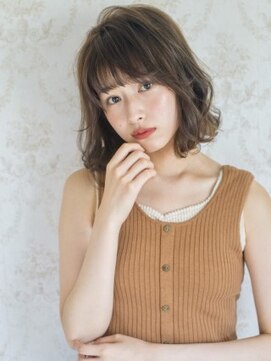 コム(com by neolive) ミディアムパーマボブ