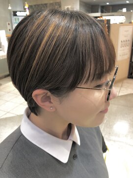 ヘアールーム プリズム(Hair room Prism) 耳かけショート