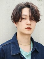 オーシャントーキョー 原宿(OCEAN TOKYO)&nbsp;波巻きパーマ/センターパート/黒髪/ツーブロック/シースルー