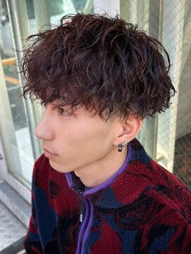 ビンゴ(BINGO) 1488ツイストスパイラルパーマセンターパート黒髪束間刈り上げ