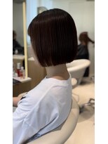 コンティロミー(CONTI ROMMY.)&nbsp;切りっぱなしラインがオシャレ。首も綺麗に見える:omini【ボブ】