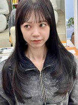 レヴィア(REVIA)&nbsp;内巻きレイヤースタイルブルーブラック