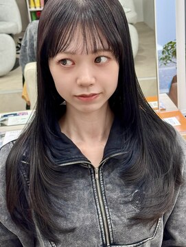 レヴィア(REVIA) 内巻きレイヤースタイルブルーブラック