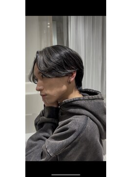 ミリ(milli Produce by ITAKURA) センターパート毛流れパーマ