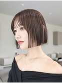 シースルーバングでタイトな"ミニボブ"
