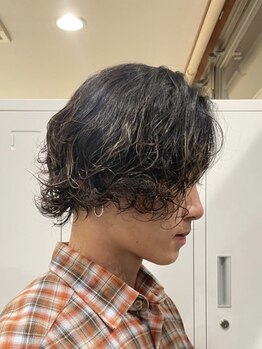 ジュノ(JUNO)の写真/トレンドのスパイラルパーマやツイストスパイラルなど、お洒落メンズに似合うスタイルをご提案◎