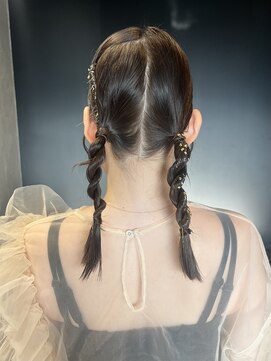 ガーデントウキョウ(GARDEN Tokyo) ヘアアレンジ/ヘアセット/ツイン編み下ろしアレンジ/金箔/結婚式