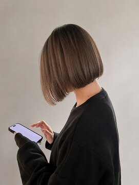 イコル(ikoru) 切りっぱなしボブ前下がりボブオリーブベージュ透明感カラー