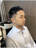 スーツ爽やか黒髪短髪ツーブロックビジネスマンスタイル