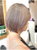 白髪ぼかし/イメチェンヘアスタイル/前髪カタログ/ショートボブ