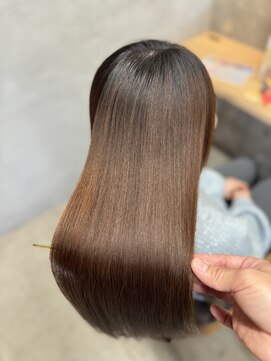 リタ 枚方(Rita) 暗髪でも◎縮毛矯正と髪質改善で叶える艶髪美髪ロング
