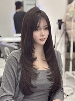 ロムーク 表参道(LOMKH)&nbsp;ロングレイヤーカット韓国ヘアシールエクステ冬ダークグレージュ