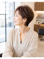 バグズ(Baguz) 50代60代大人美人くびれショート小顔艶ベージュ美髪ヘア