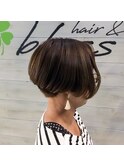 カッコいい大人女性クラッシック ボブ 後頭部を綺麗にみせます。