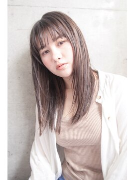 ファム(FAM) ワイドバング　くすみベージュ ストレート　髪質改善　代官山