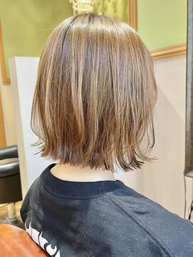 リタ(Lita) ★レイヤーボブ/レイヤーカット/切りっぱなしボブ/外ハネ