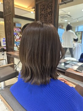 ヘアリゾート粋 ティガ 池袋店(tiga) 池袋 くびれレイヤーボブ カーキベージュ