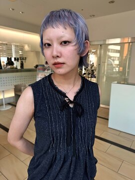 トゥコ(tuco) デザインカラー　ブルーカラー　ウルフ　　前髪ギザギザ