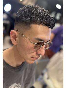 フランクスバーバー アンド ビアークラブ(FRANK'S BARBER and BEER CLUB) スパイキーショート/フェザーパーマ/サーフカール/有楽町